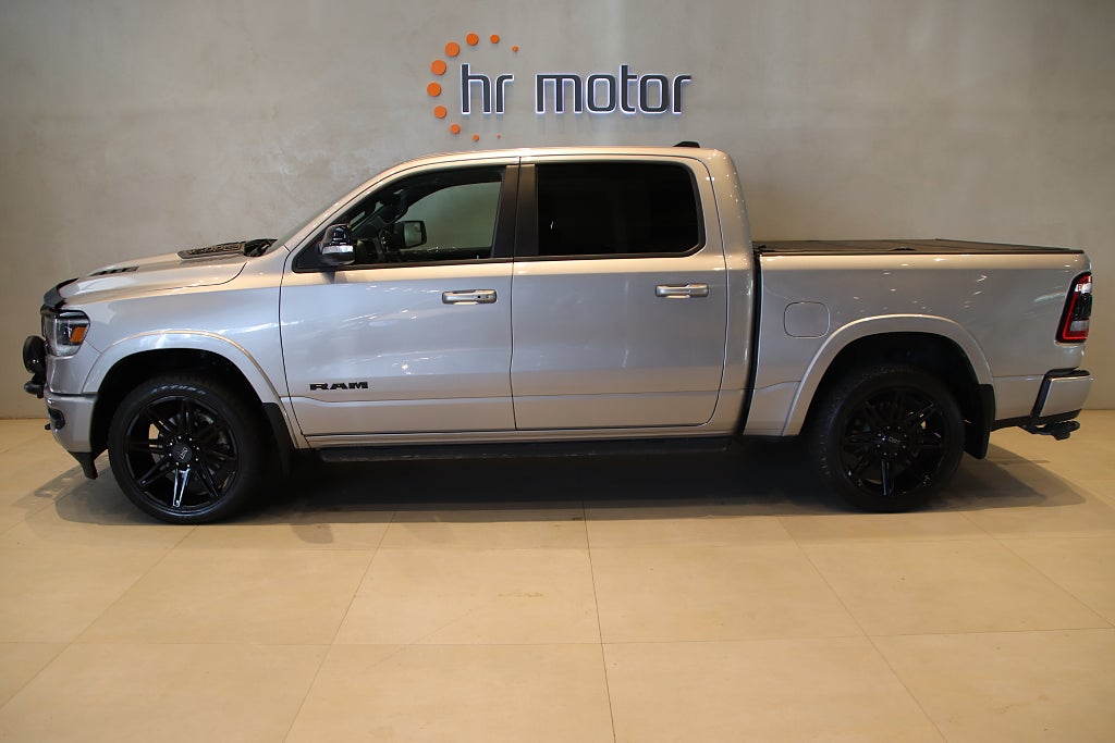 RAM 1500 Laramie Night Crew Cab 5.7 V8 HEMI/Extraljus/SoV/2 års gara