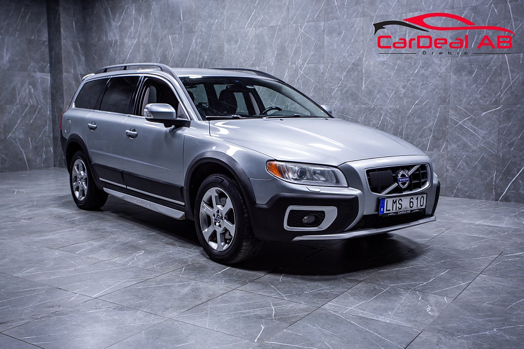 Volvo XC70 D5 AWD Geartronic Summum Värmare Drag BLIS Navi Adaptiv