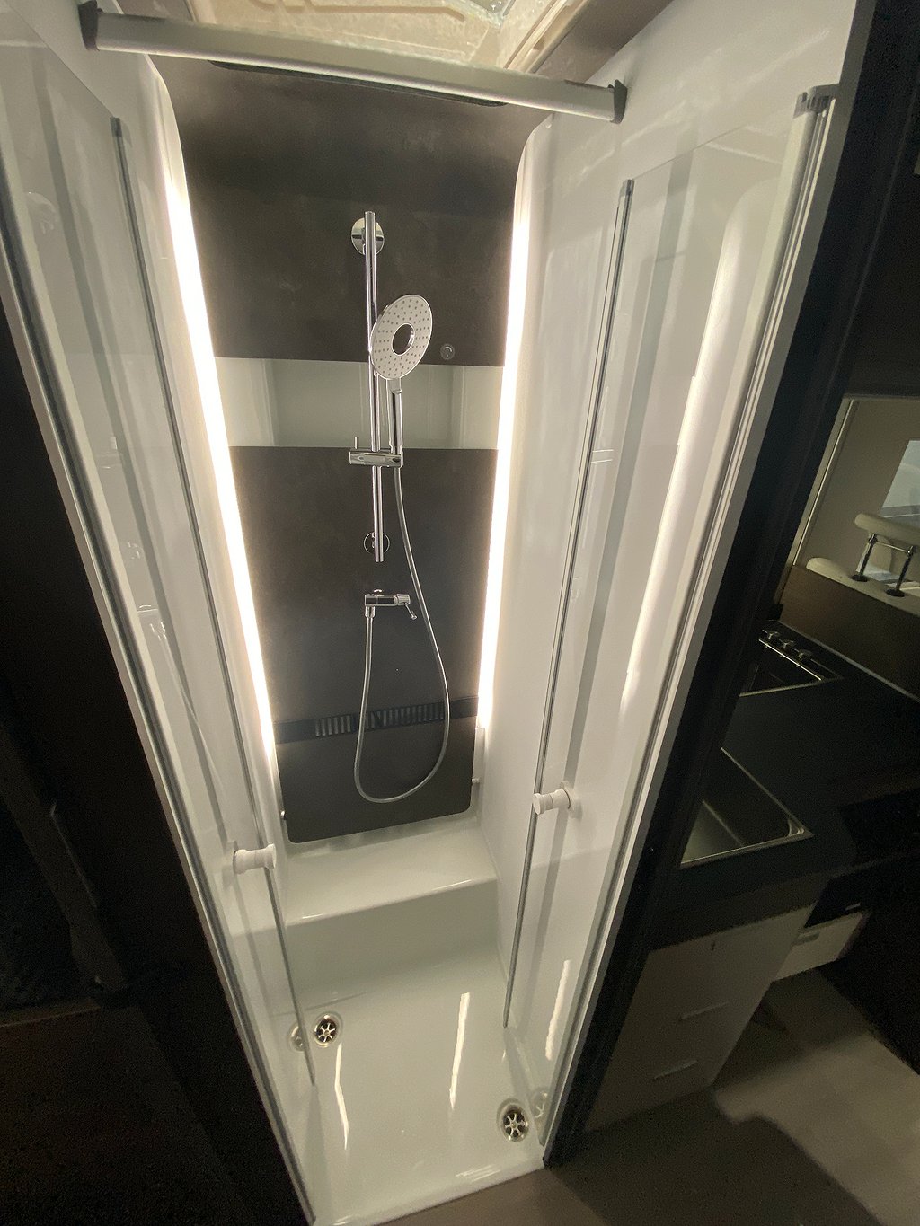 Adria Coral Supreme 670 SL / ALDE / Ugn / Panorama / Automat - Adria