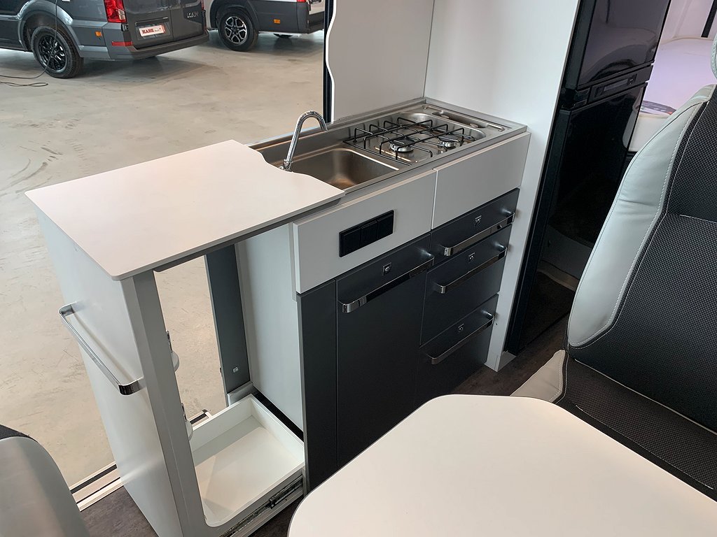 Pilote V 630 J / B-körkort / Långbädd / Solcell / Ugn /160hk - Pilote