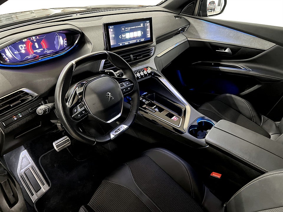 Bild på Peugeot 5008 GT 1.2 PT 130hk Aut 7-SITS B-KAMERA CARPLAY