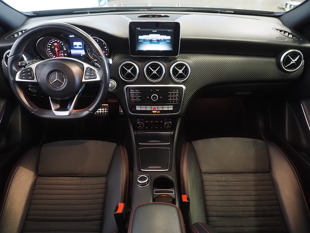 Mercedes-Benz A 180 d 7G-DCT AMG Line Kamera Pano Navi Låga mil 2018