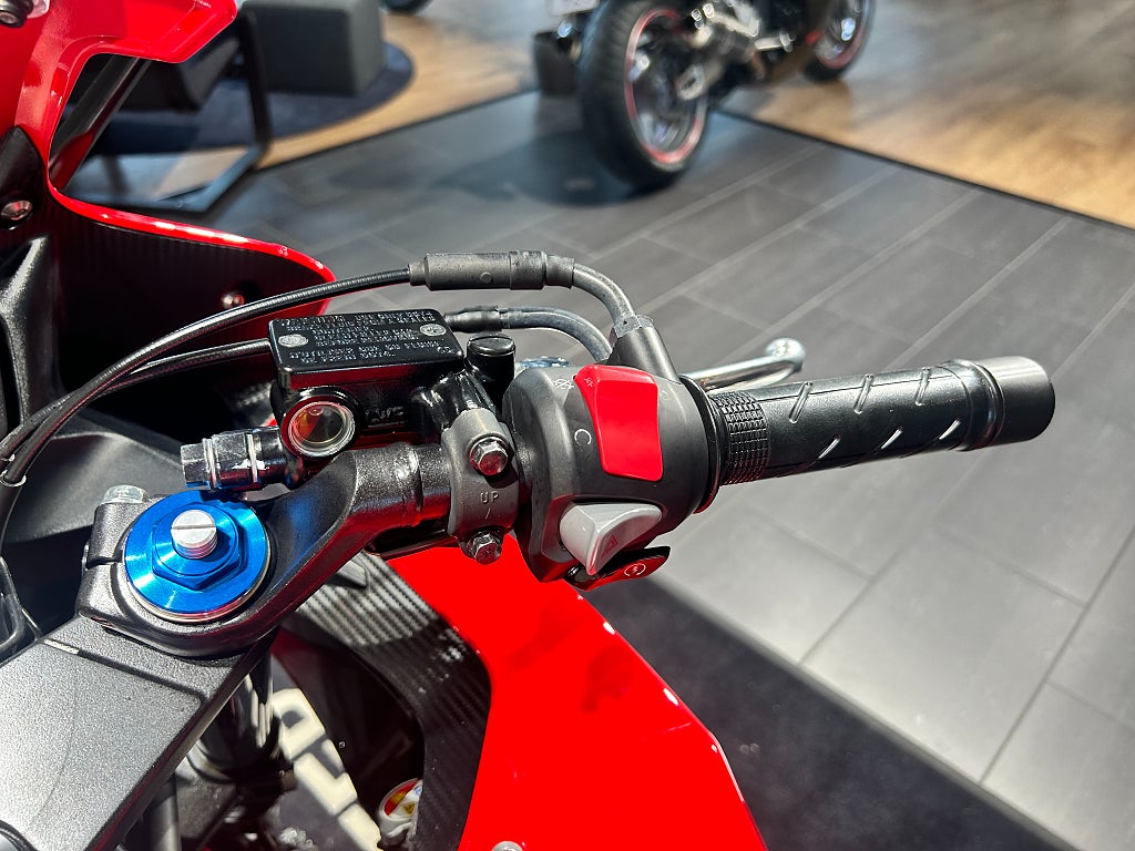 Honda CBR5005 3,45% 1585 mil/Akrapovic/Tail-tidy