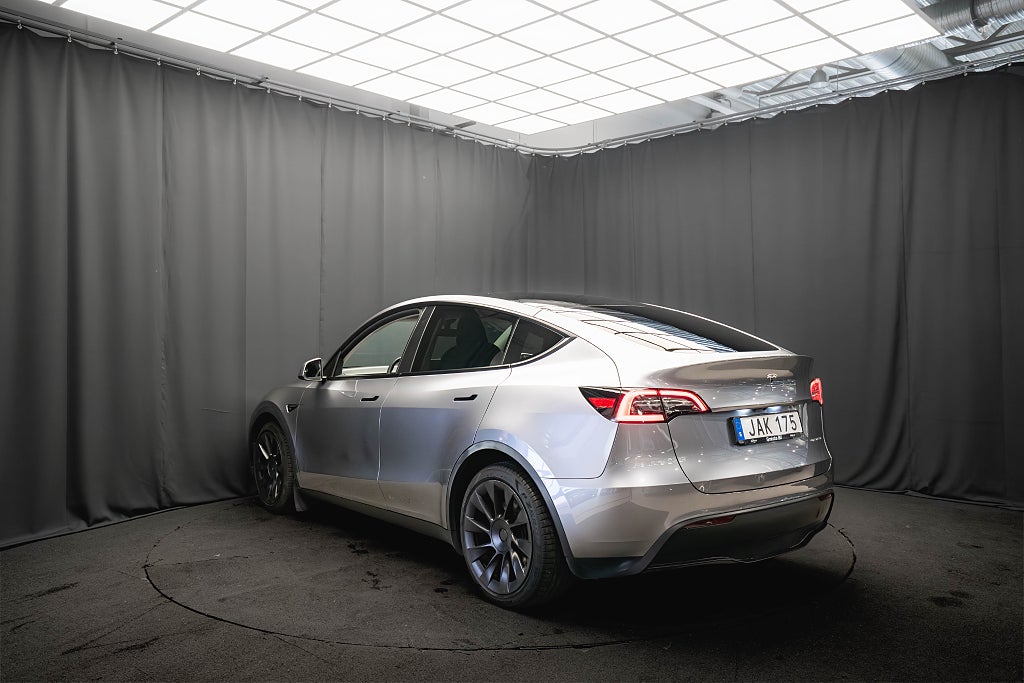 Tesla Model Y Long Range AWD DRAG 20'' QUICKSILVER PANO 1-ÄGARE MOMS