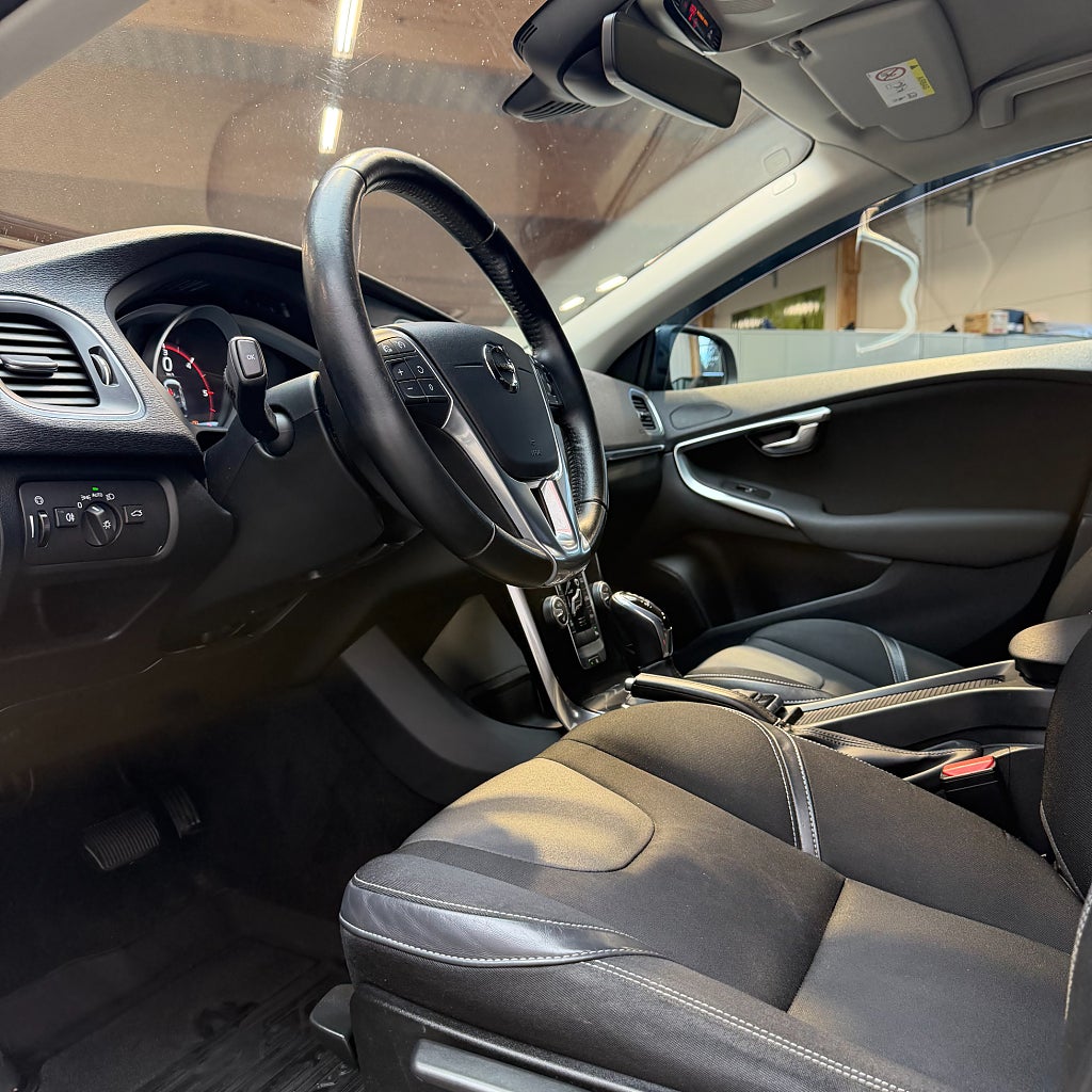 Volvo V40 D3 Geartronic Business Advanced VOC Värmare Kamrem Bytt