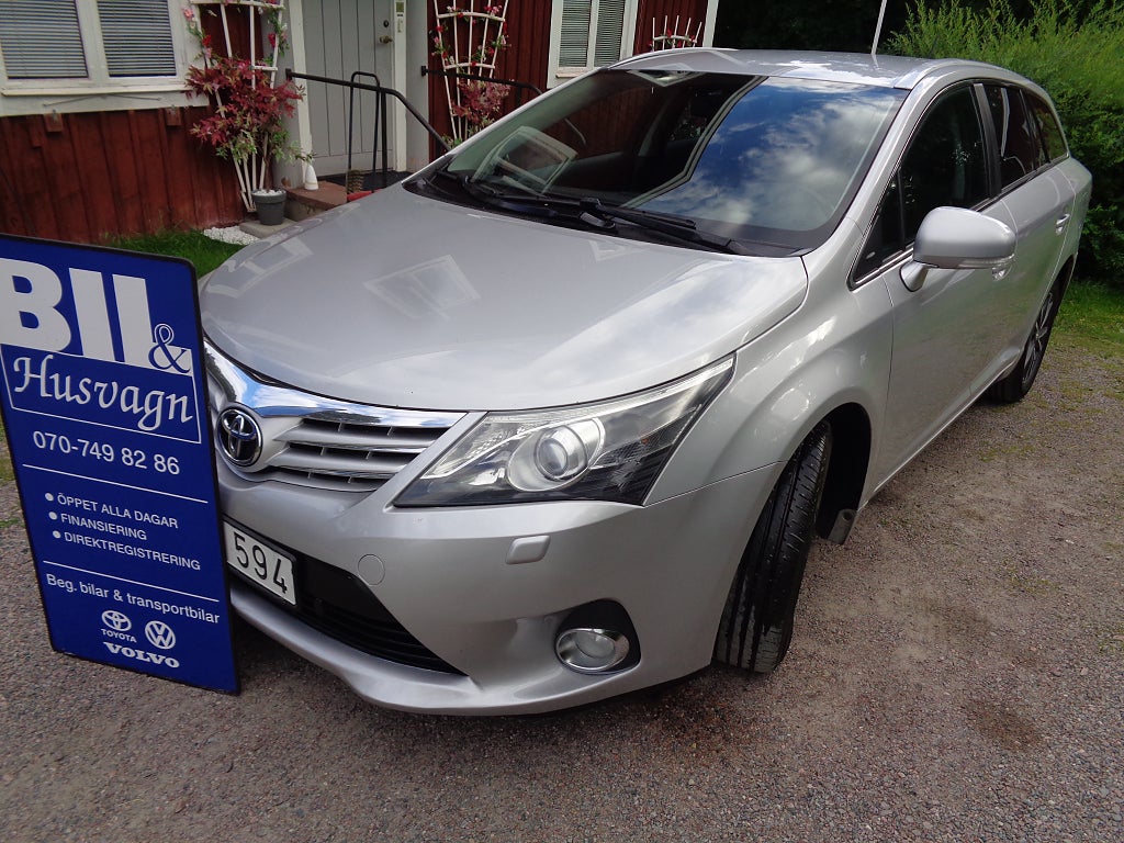Toyota Avensis Kombi 2.0 D-4D  FULLSERVAD/ACC/MV/FARTH MM/FINANS/INBYT