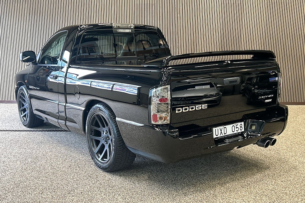 Dodge RAM SRT-10 Regular Cab manuell V10 517hk