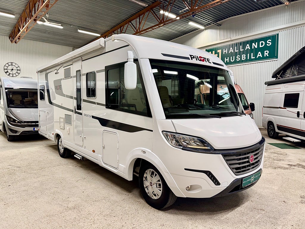 Pilote G 740J Sensation ALDE Låga långbäddar ACX2 Solpanel 