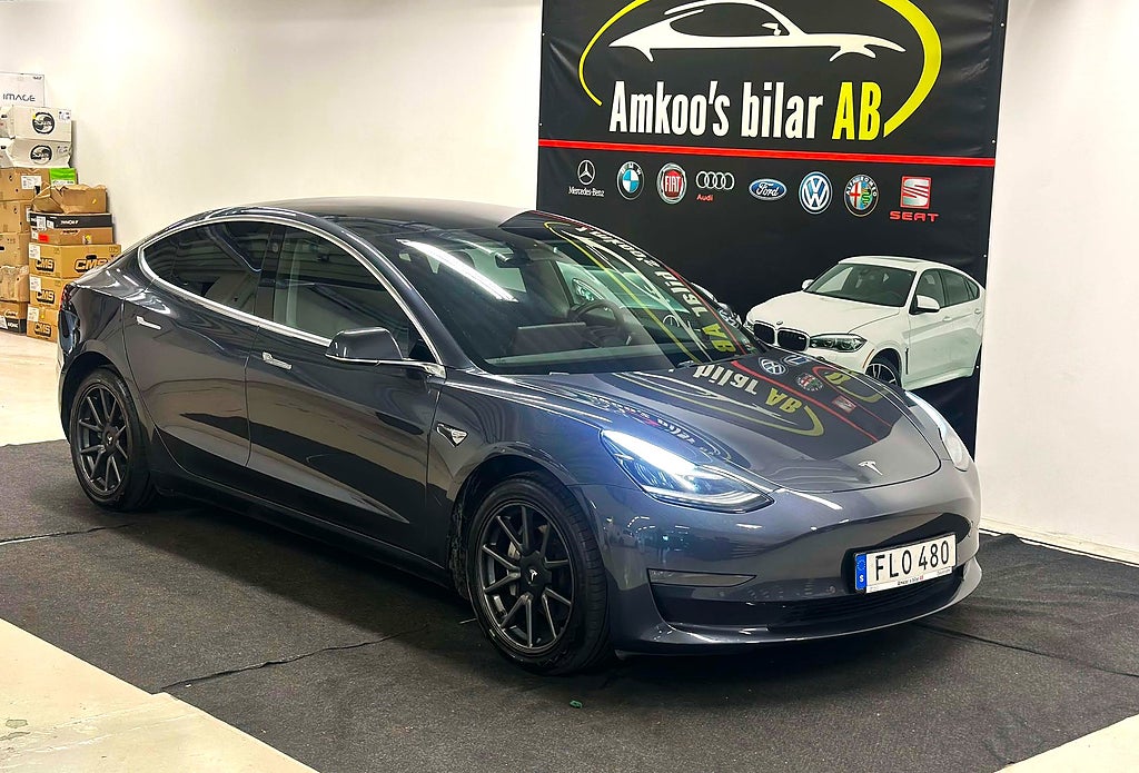 Tesla Model 3 Long Range AWD 440hk MOMSBIL