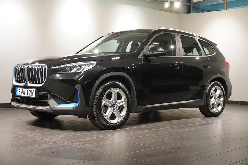 BMW iX1 xDrive30 Drag H K LED Kamera | Ränta 3,95%