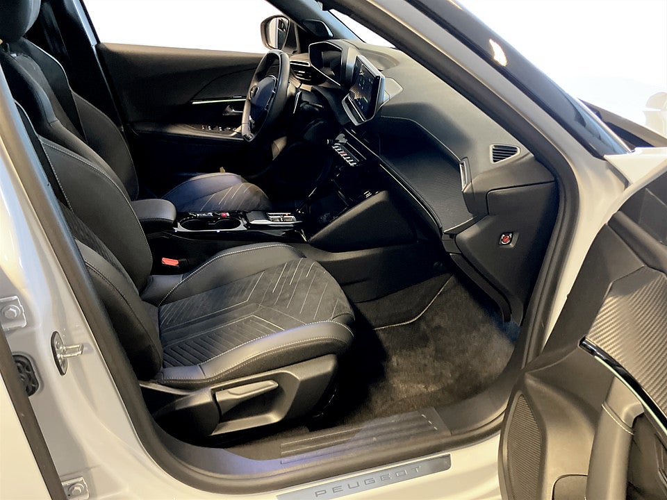 Bild på Peugeot 2008 GT 1.2 PT 130hk Aut B-KAMERA CARPLAY