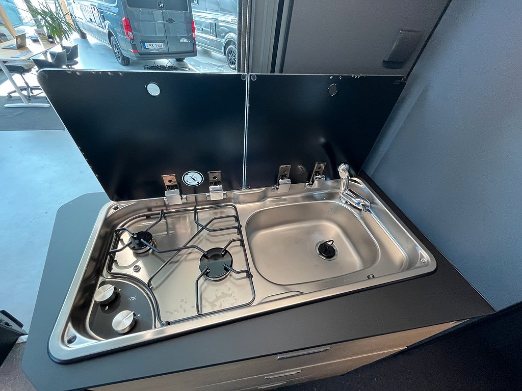 Adria Twin 640 SLB (60Y) / Långbädd / B-körkort / Automat - Adria