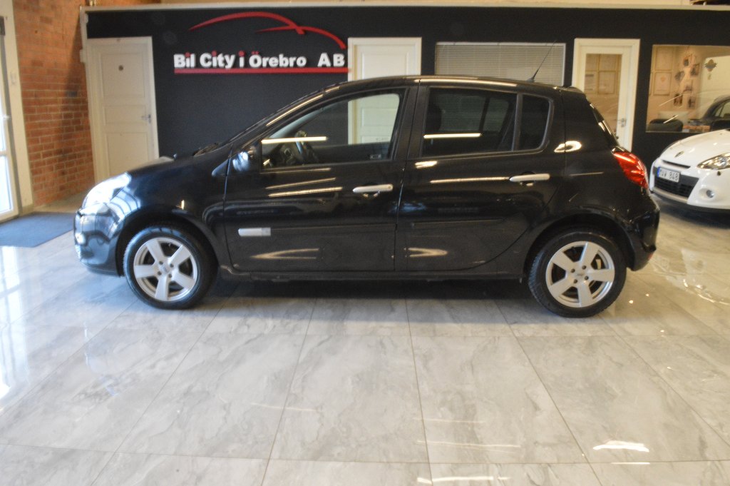 Renault Clio 1.2 (75hk) 2-Ägare / Låga Mil / M-värmare / Nyservad Ny Besiktad