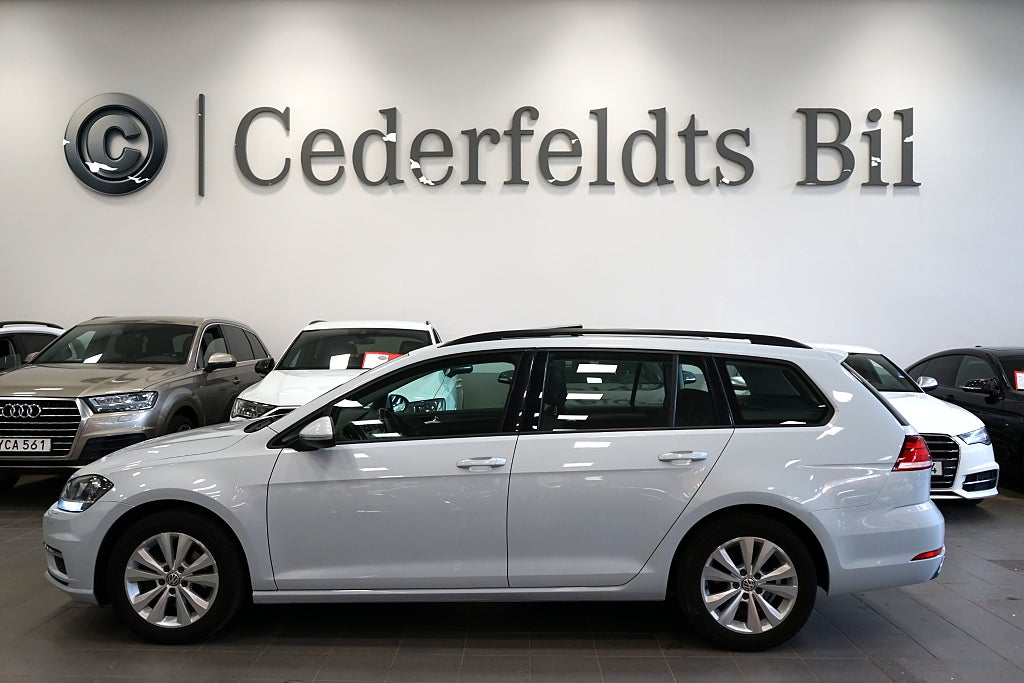 Volkswagen Golf Sportscombi 1.0T Panorama B-kamera Drag Nyserv SoV-hjul