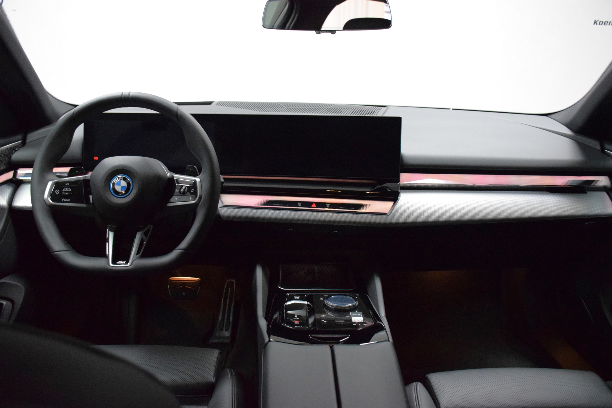 BMW 550 e xDrive Sedan 2025, bild 2/56