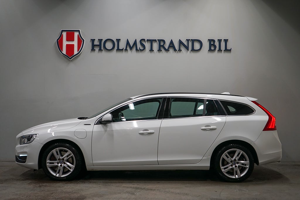Volvo V60 D5 Plug-in 231hk AWD Momentum Drag Värme MOMS