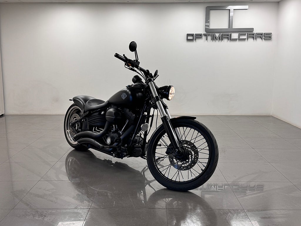 Harley-Davidson Rocker 1.6 Twin Cam 96B Softail Rocker Matte-Black Påkostad