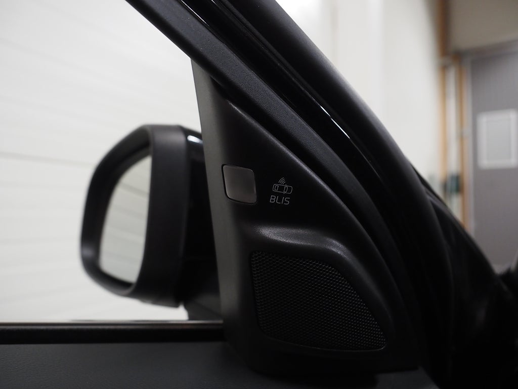 Volvo V70 D2 Geartronic Momentum Drag BLIS Farthållare Skinn 2015