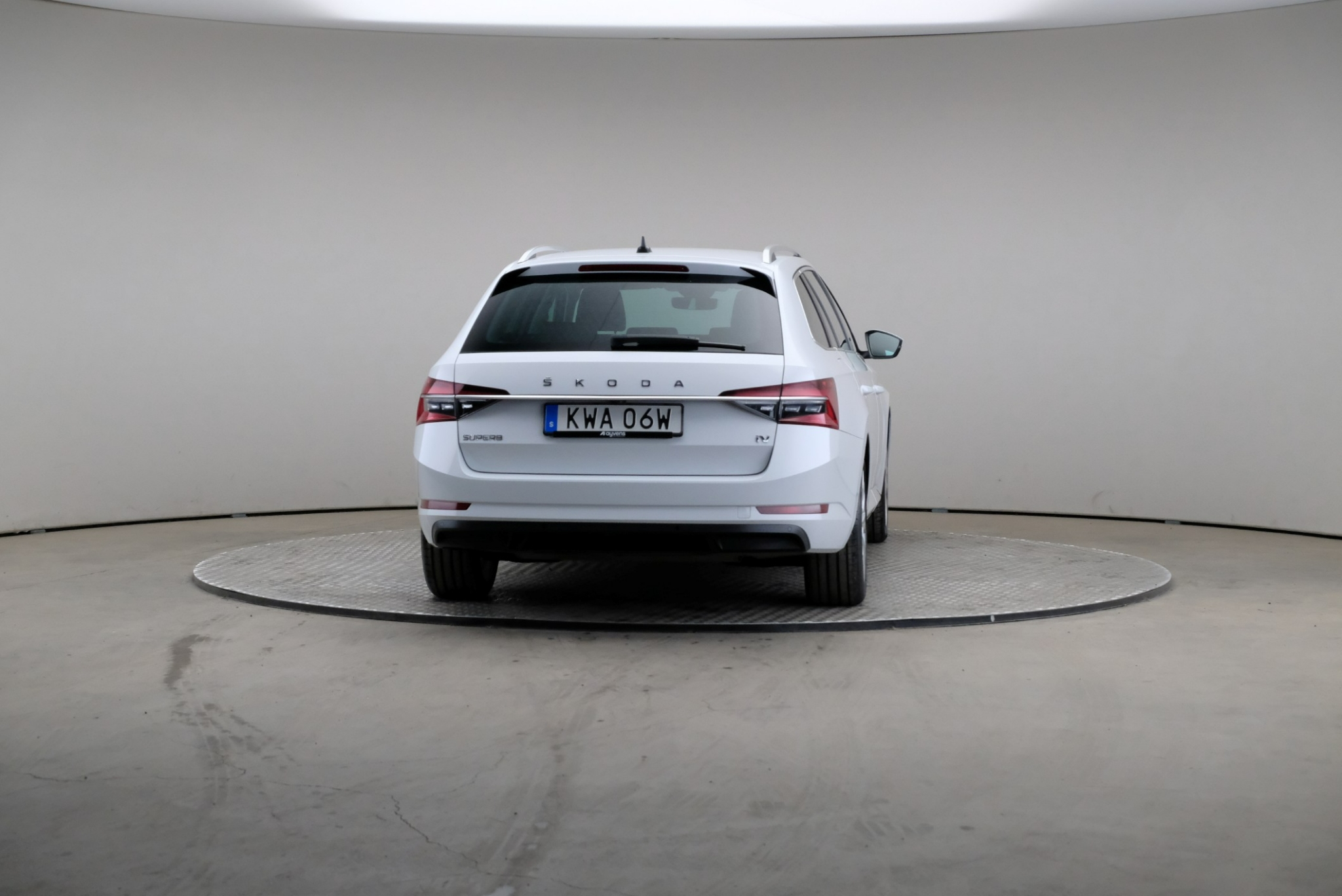Skoda Superb 2023, bild 2/10