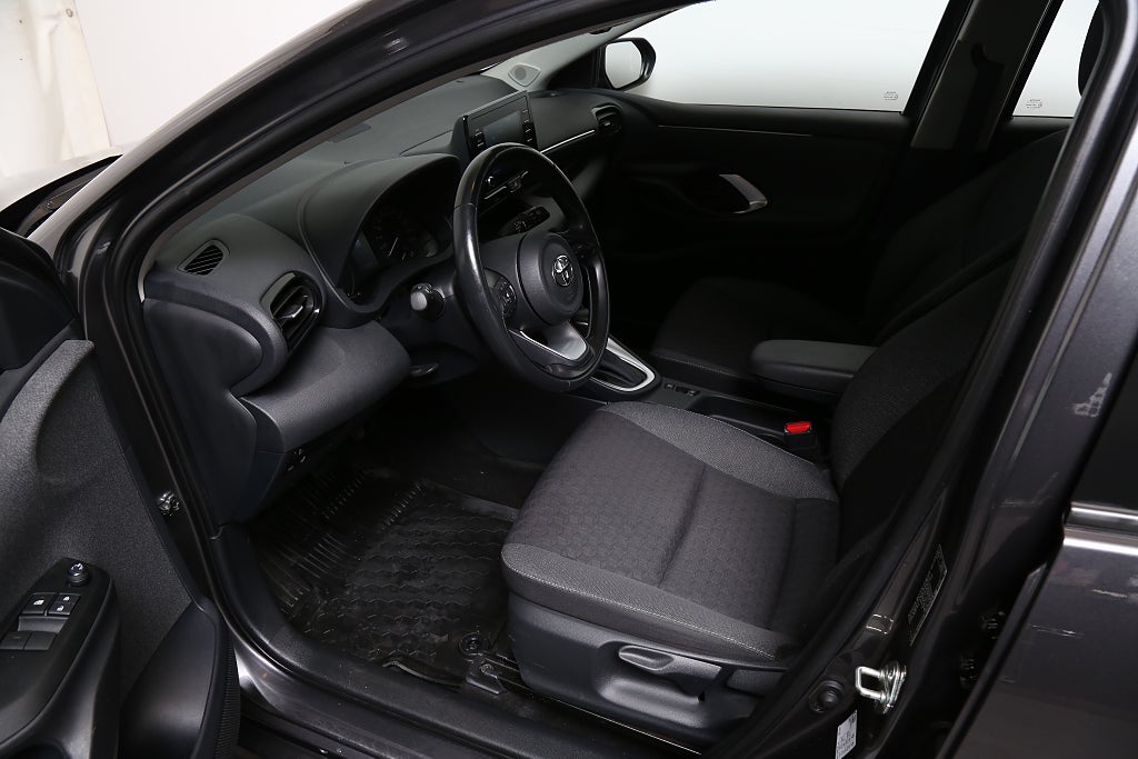 Toyota Yaris 1,5 VVT-i Hybrid CVT Active Kamera 1ägare Motorvärmare 2021