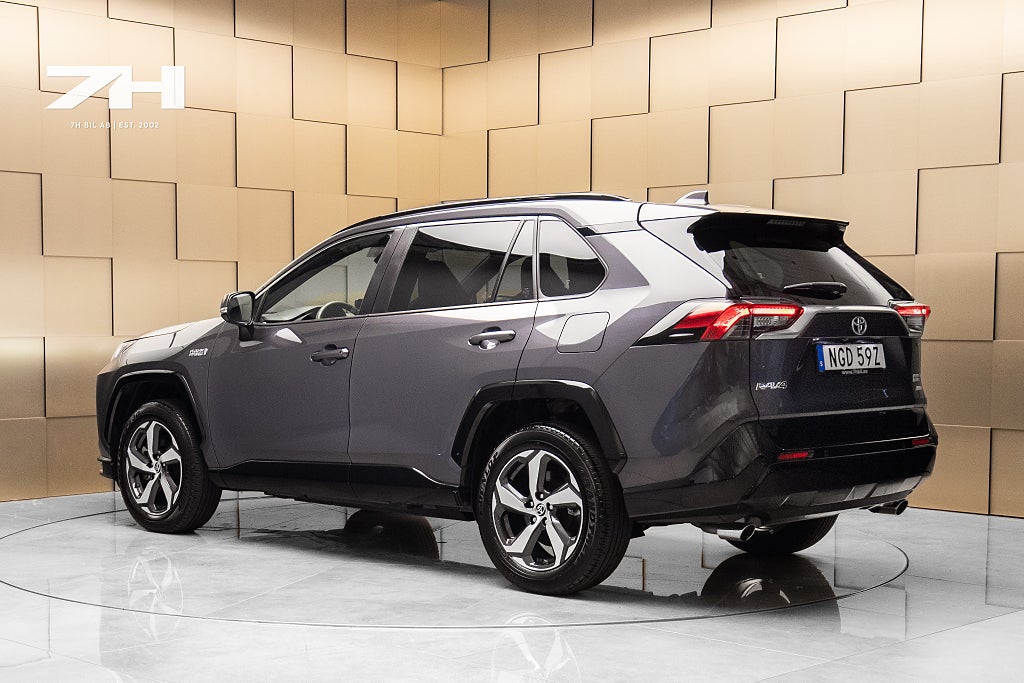 Toyota RAV4 Plug-in Hybrid X EDITION / Farthållare / Kamera