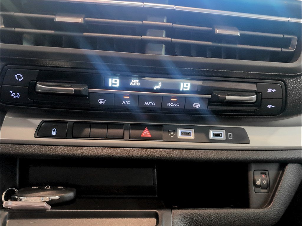 Bild på Opel Vivaro Elite 180hk Aut L2 - DEMO