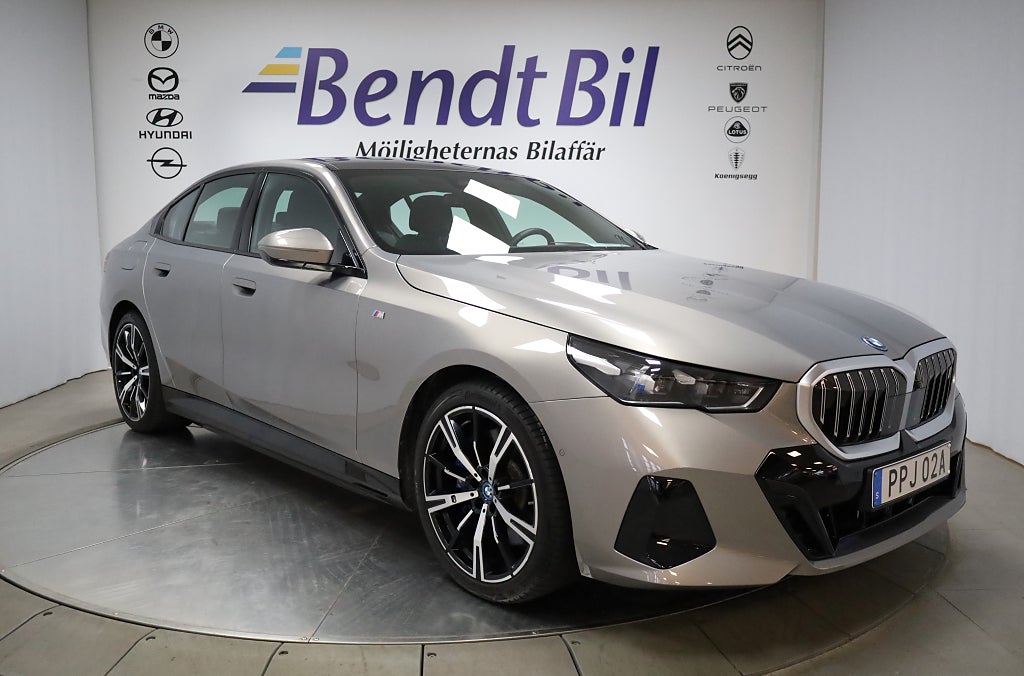 BMW i5 eDrive40 Sedan M Sport / Panorama/El-stolar