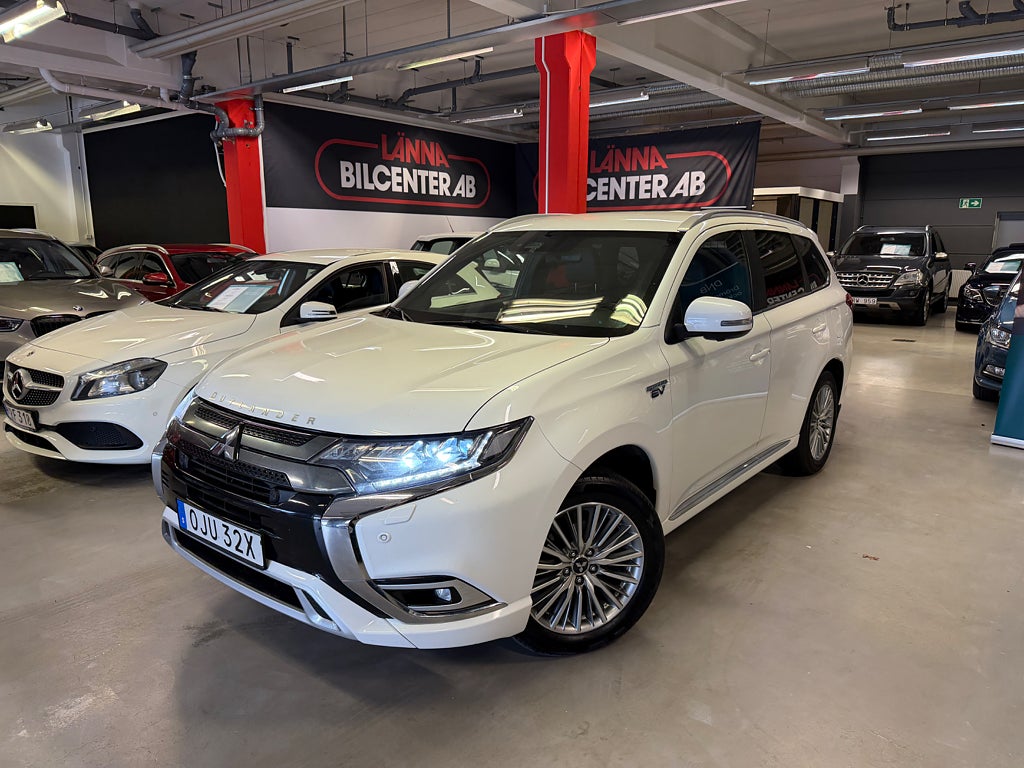Mitsubishi Outlander PHEV CVT 4WD 2 ägare Business Skinn Navi 360 PDC SoV