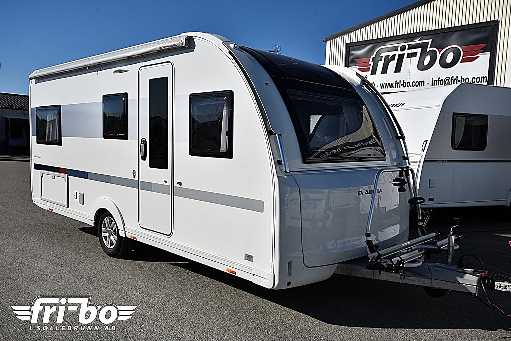 Adria 502 UL Adora, Långbäddar