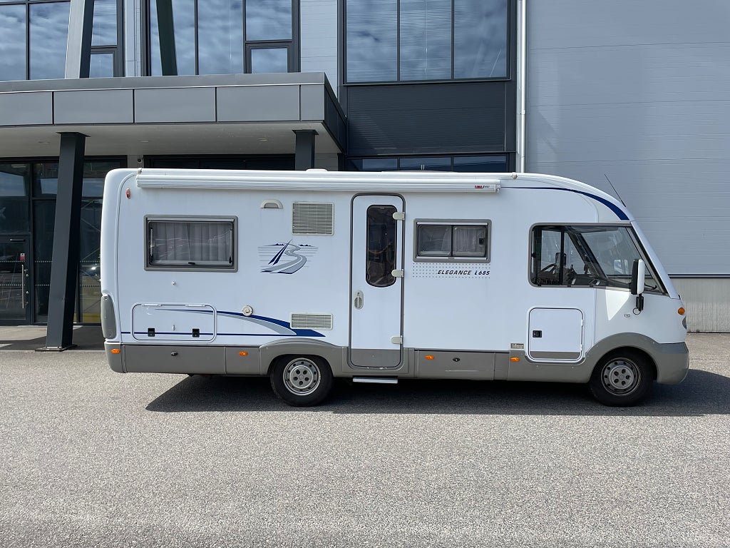 Bürstner I 685 Elegance -välvårdad-Vinter Paket -Lågmilare 