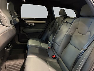 Volvo V90 B4 AWD Aut Momentum Drag Värmare H/K Pano 360 S&V-däck