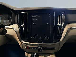 Volvo V60 D3 Aut Inscription Pano VoC Skinn Dvärm Kamera S/V-hjul – bild 11