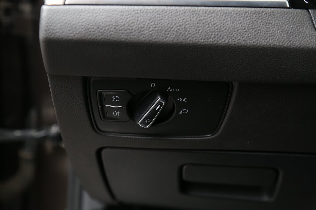 Volkswagen Passat TDI 190hk 4M Executive R-Line Drag Värmare 2018