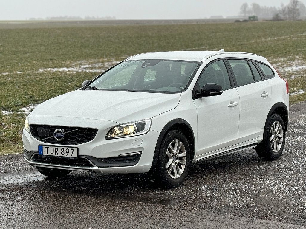 Volvo V60 Cross Country D3 Momentum Euro 6 | NYBES 