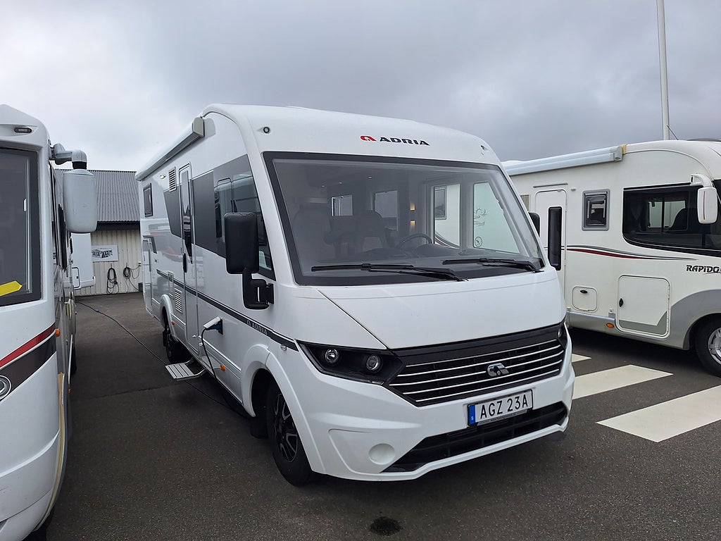 Adria Sonic I 700 Axess SC Queenbädd, Solcell