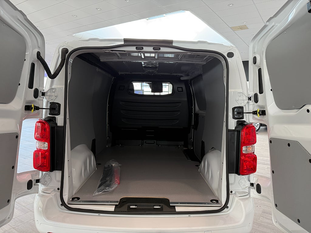 Citroën Jumpy L2 145 HK Business med Webasto och dragkrok thumbnail