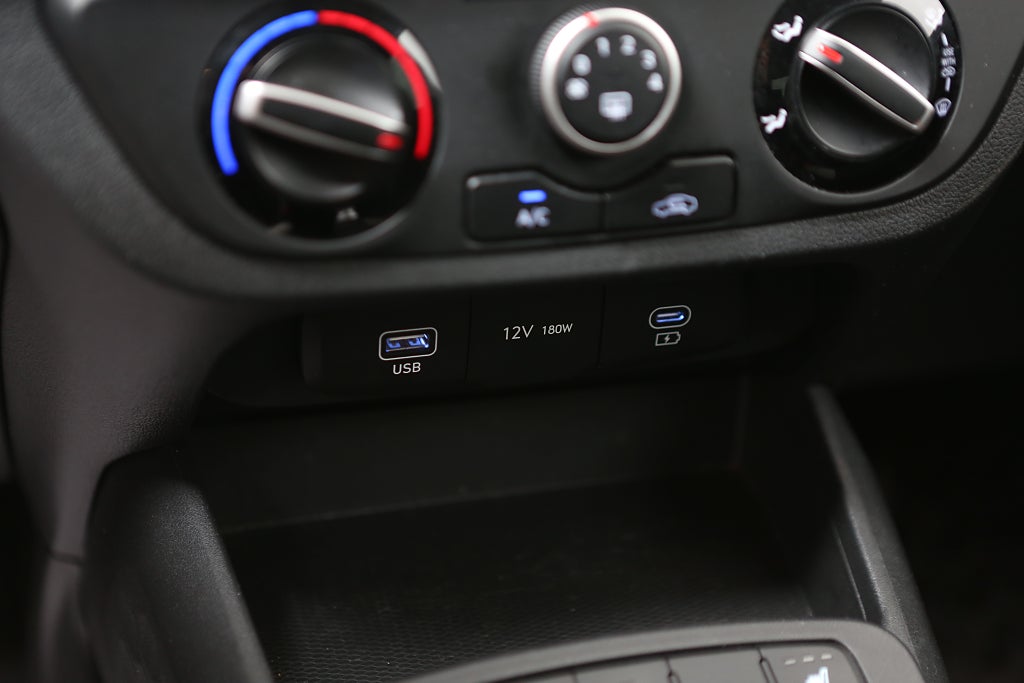 Hyundai i10 1,0 blue Essential CarPlay 2-tons lack 2024