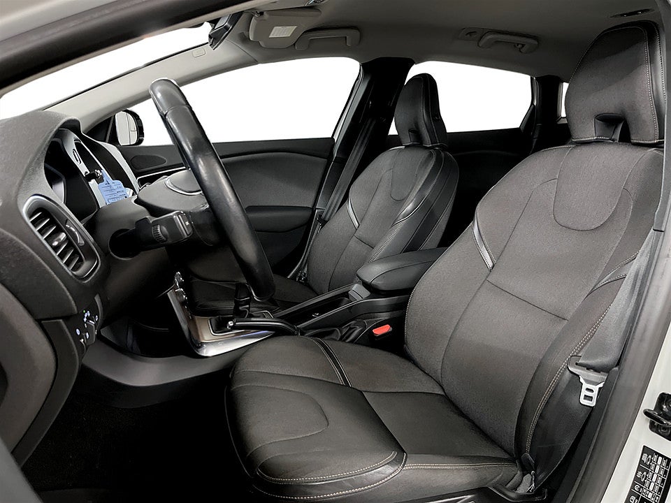 Bild på Volvo V40 Cross Country Momentum D2 B-KAMERA VOC & NAVI 115hk