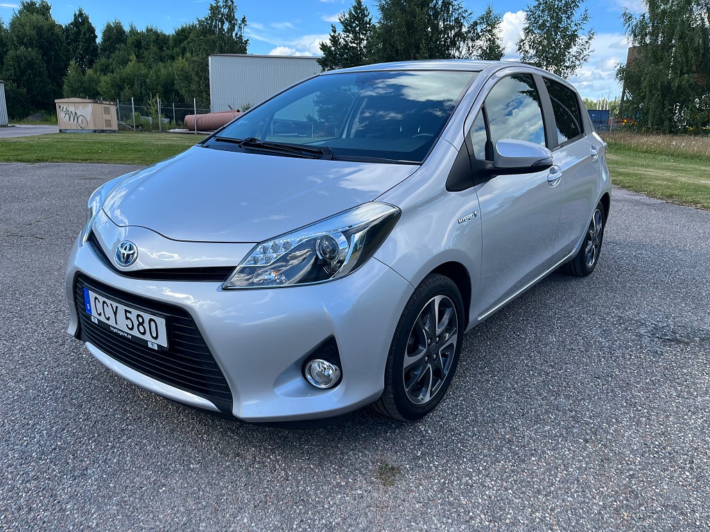 Toyota Yaris Hybrid e-CVT Edition 50, Två ägare, Ränta 1,95%