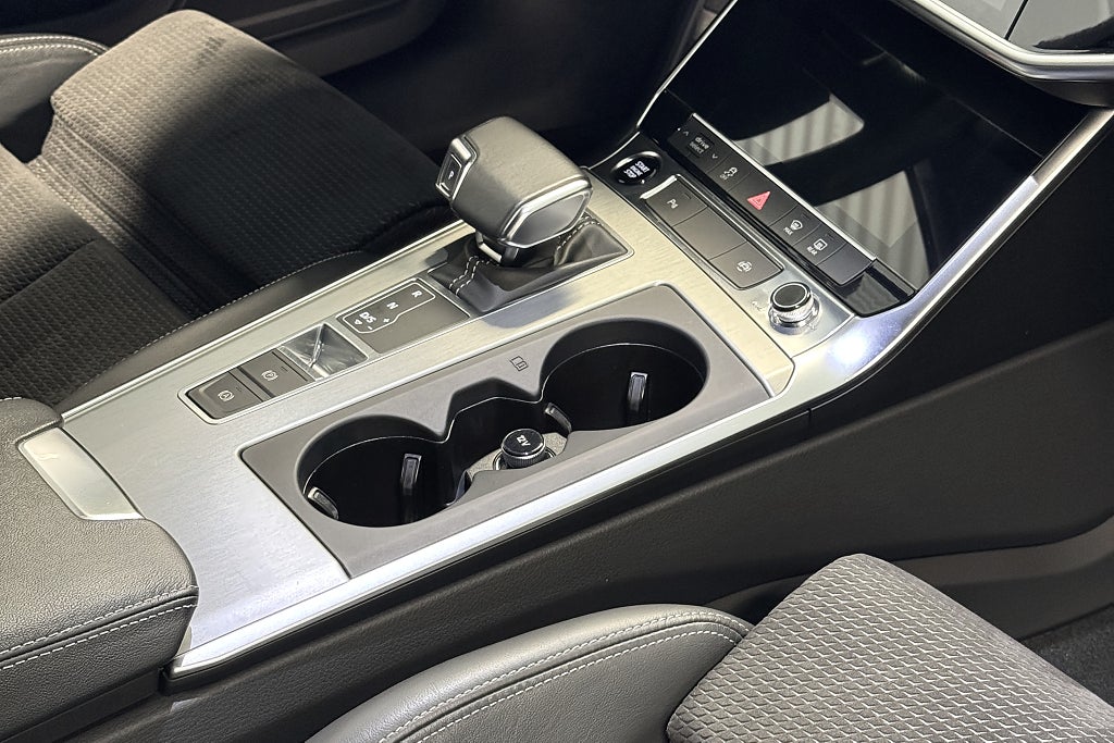 Audi A6 2021 - miniatyr 13