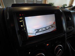 Husbil-halvintegrerad Knaus Sky Ti 700 MEB 13 av 27
