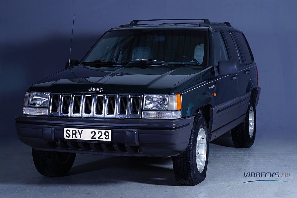Jeep Grand Cherokee 5.2 V8 4WD DRGA NYBES SURROUND SYSTEM MOTORVÄRMARE