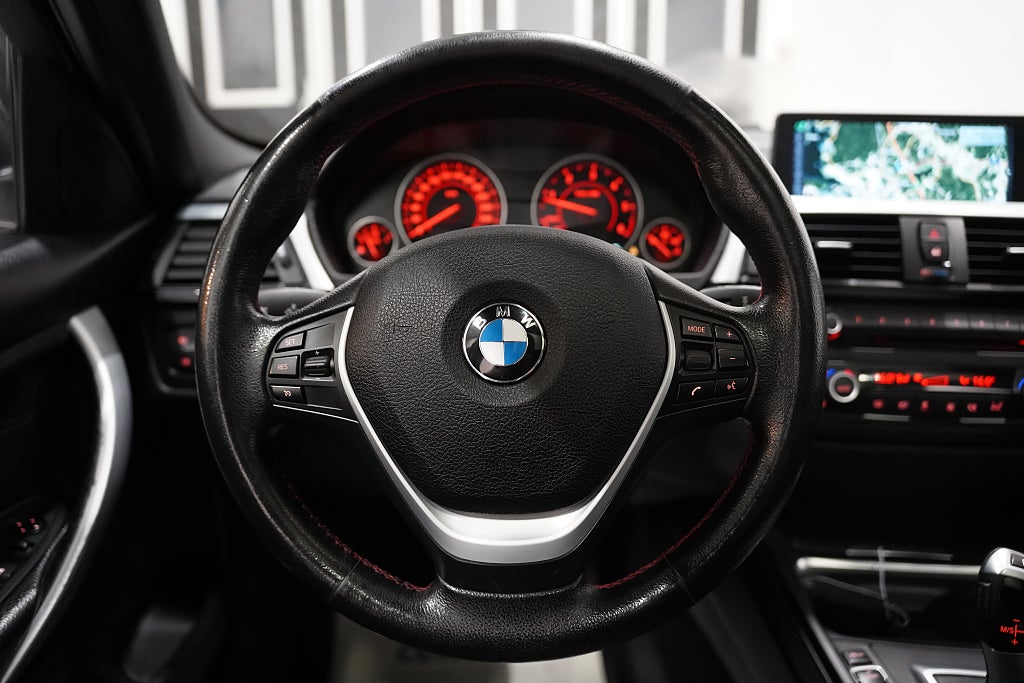 BMW 320D xDrive Touring 184hk Sport HIFI Panorama Farthållare