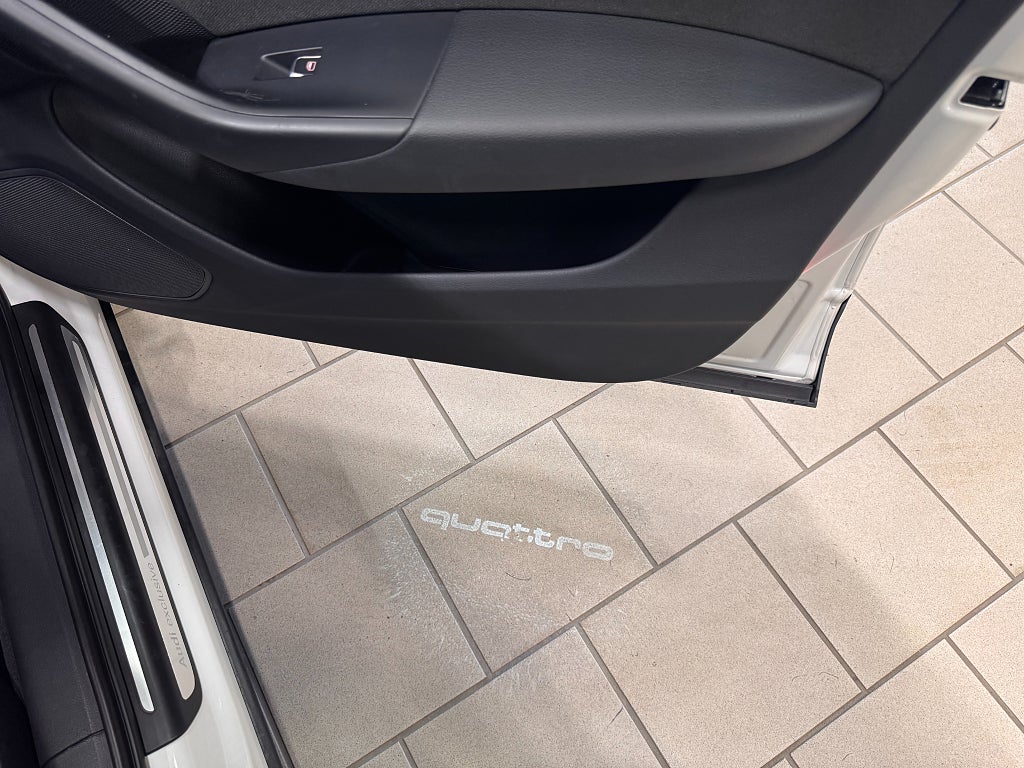 Audi Q3 2017 - miniatyr 32