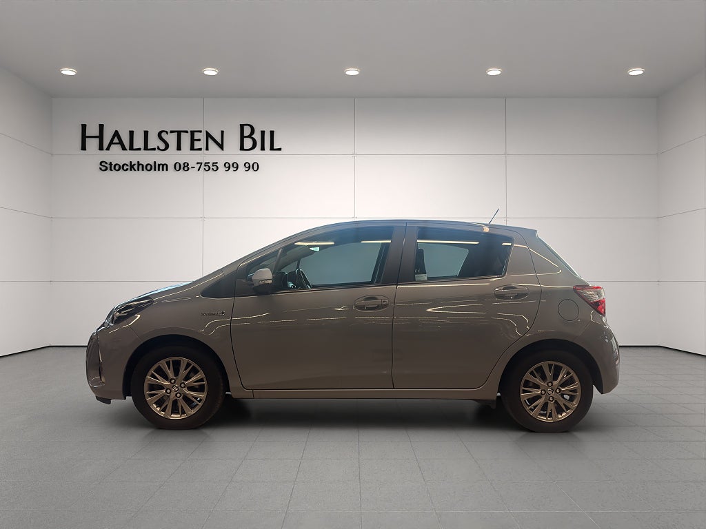 Toyota Yaris Hybrid e-CVT Aut Active Kamera Farthållare Svensksåld