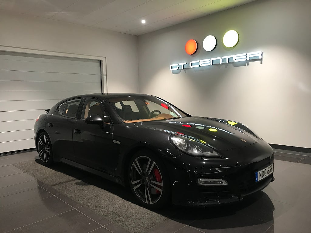 Porsche Panamera GTS Kamera Rattvärme Kolfiber Sportavgas 