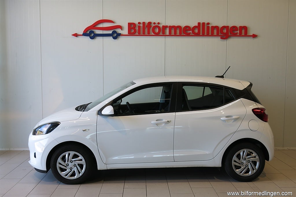 Hyundai i10 1.0 63hk Aut V-Hjul Navi Låga mil!