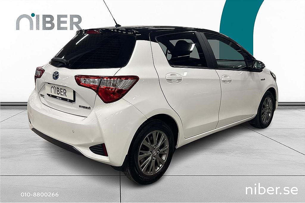 Toyota Yaris Hybrid, 1 brukare, FR 2,95%, P-sensorer fr & bak, tonade rutor