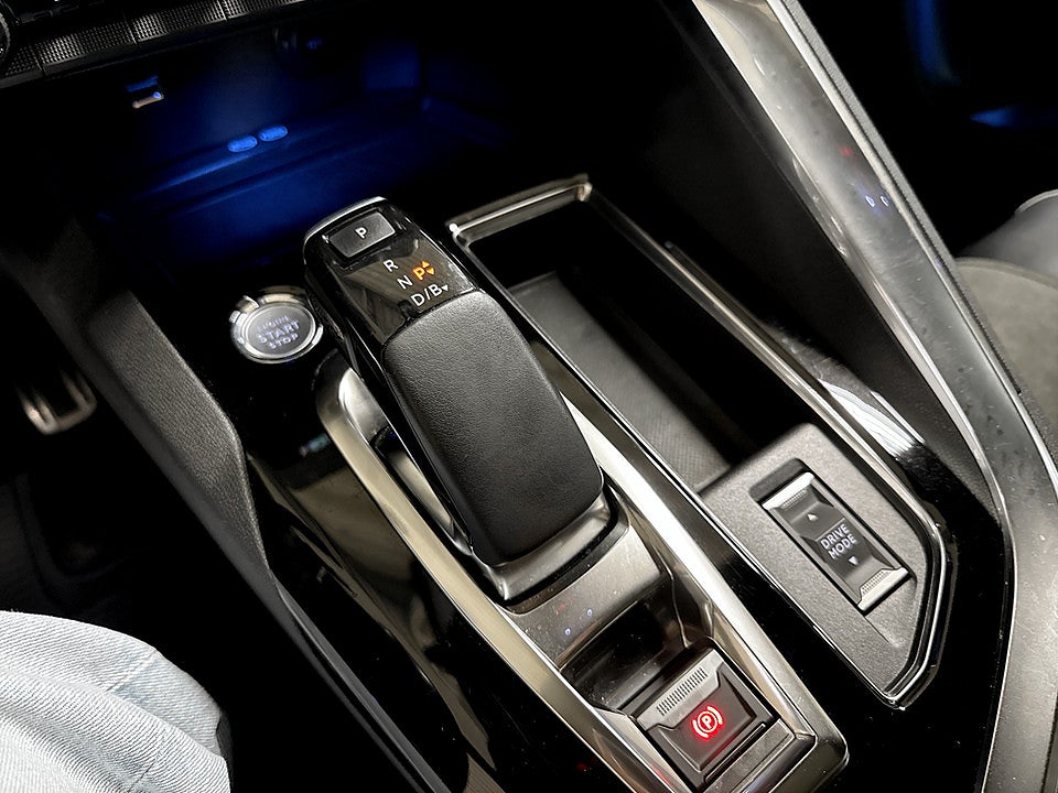 Bild på Peugeot 3008 GT PHEV 300hk Aut AWD 360° PANO ELSTOL MED MINNE 