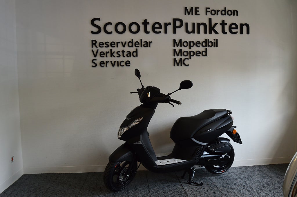 Peugeot Kisbee 4-T MAD BLACK Euro 5 NYHET
